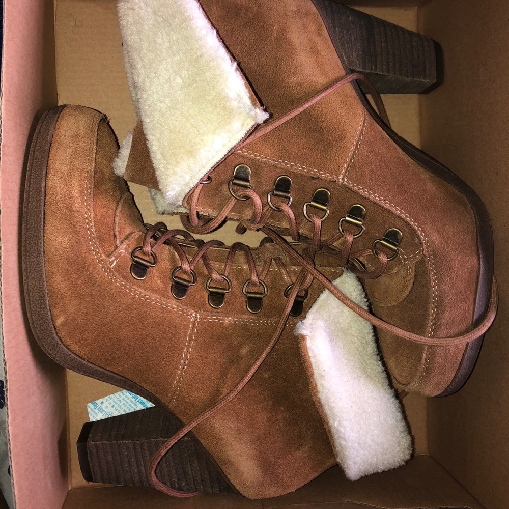 Brown heels with fluff inside